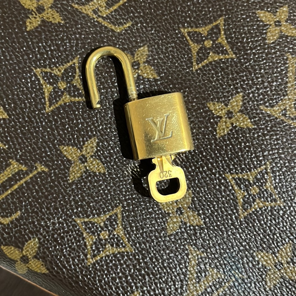 Authentic LV Lock & Key #320 🔐 - Picture 4 of 4